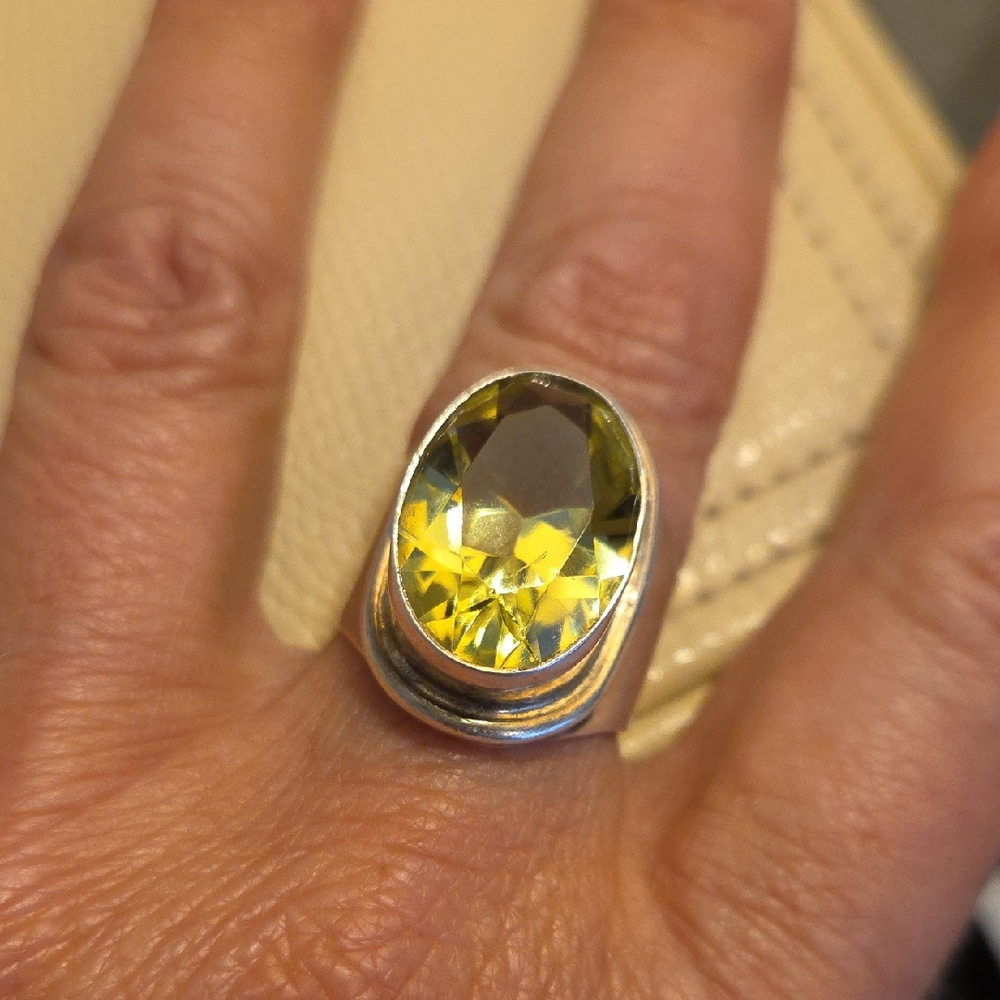 Elegant Silver and Green Gemstone Ring
